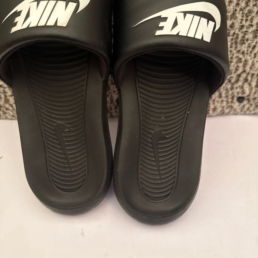 Nike Unisex Victori One Slides - Black/White  CN9675-002 Expeditedship Size 7
